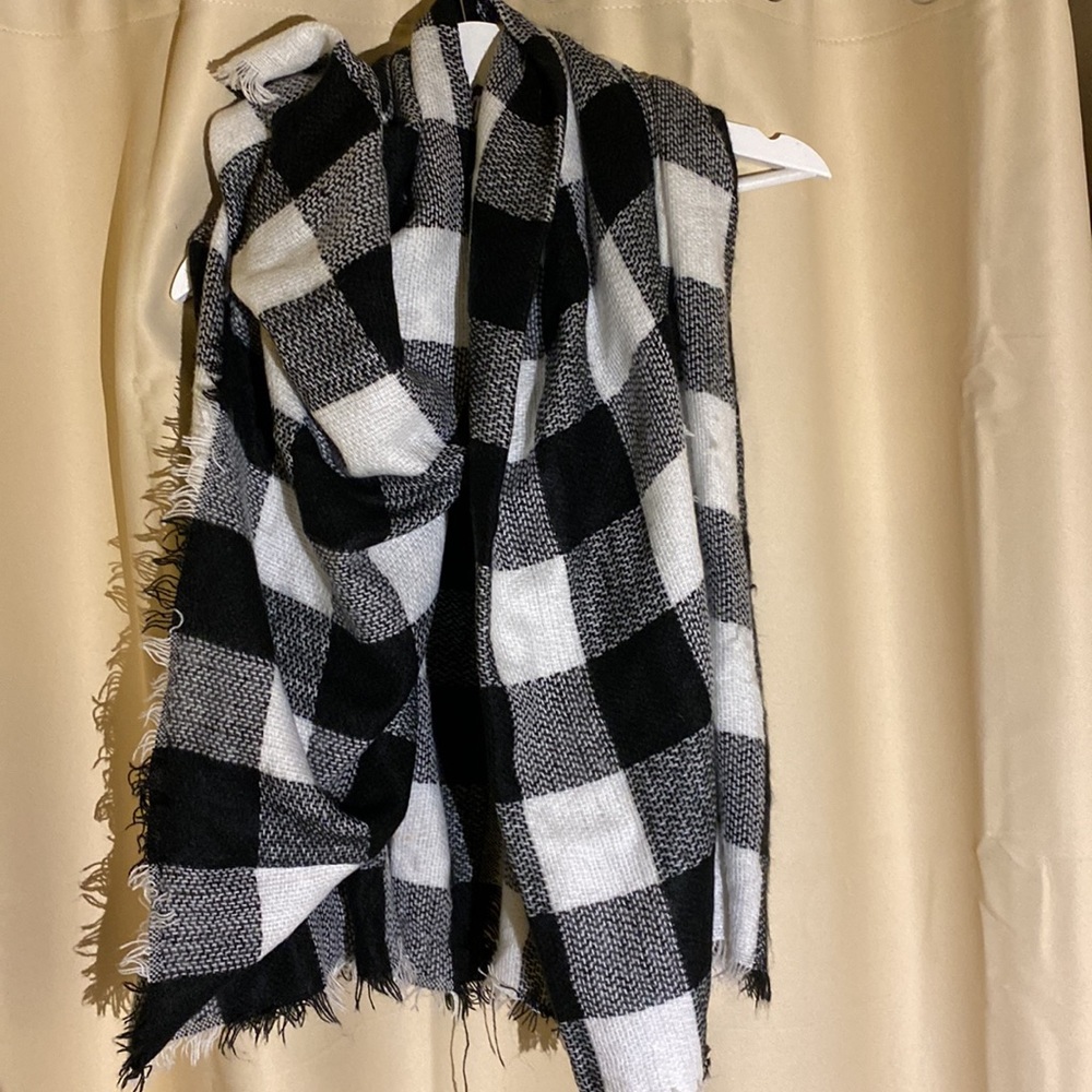 Checkered Black and White Blanket Scarf